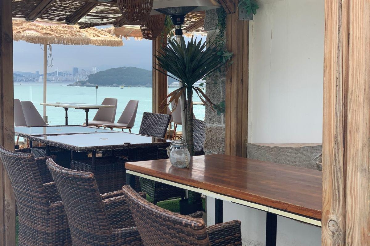 Restaurante Miposeawa en Haeundae Busan Korea, área al aire libre en azotea con vista al mar