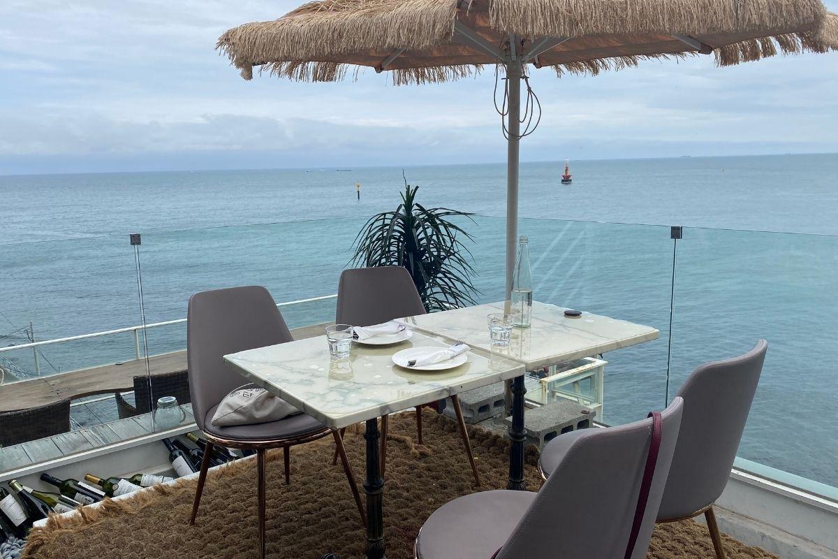 Restaurante Miposeawa en Haeundae Busan Korea, área al aire libre en azotea con vista al mar
