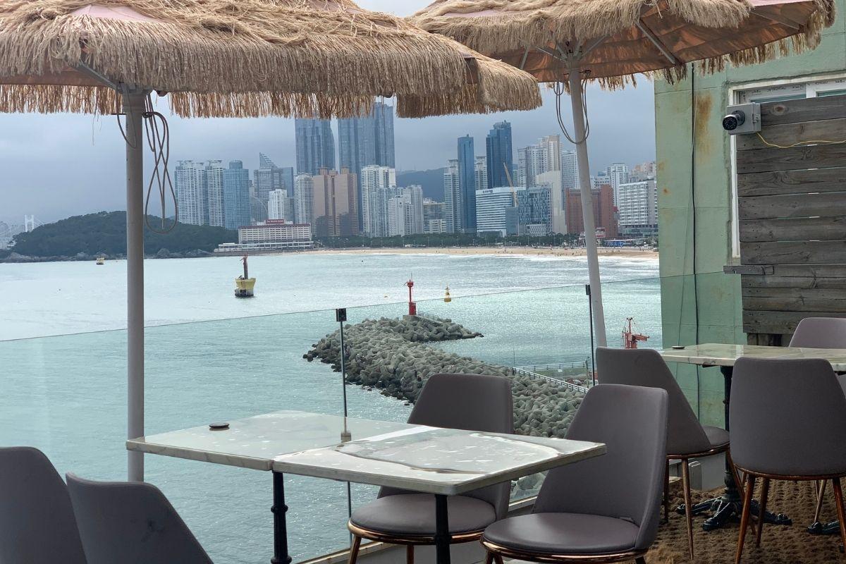 Restaurante Miposeawa en Haeundae Busan Korea, área al aire libre en azotea con vista al mar