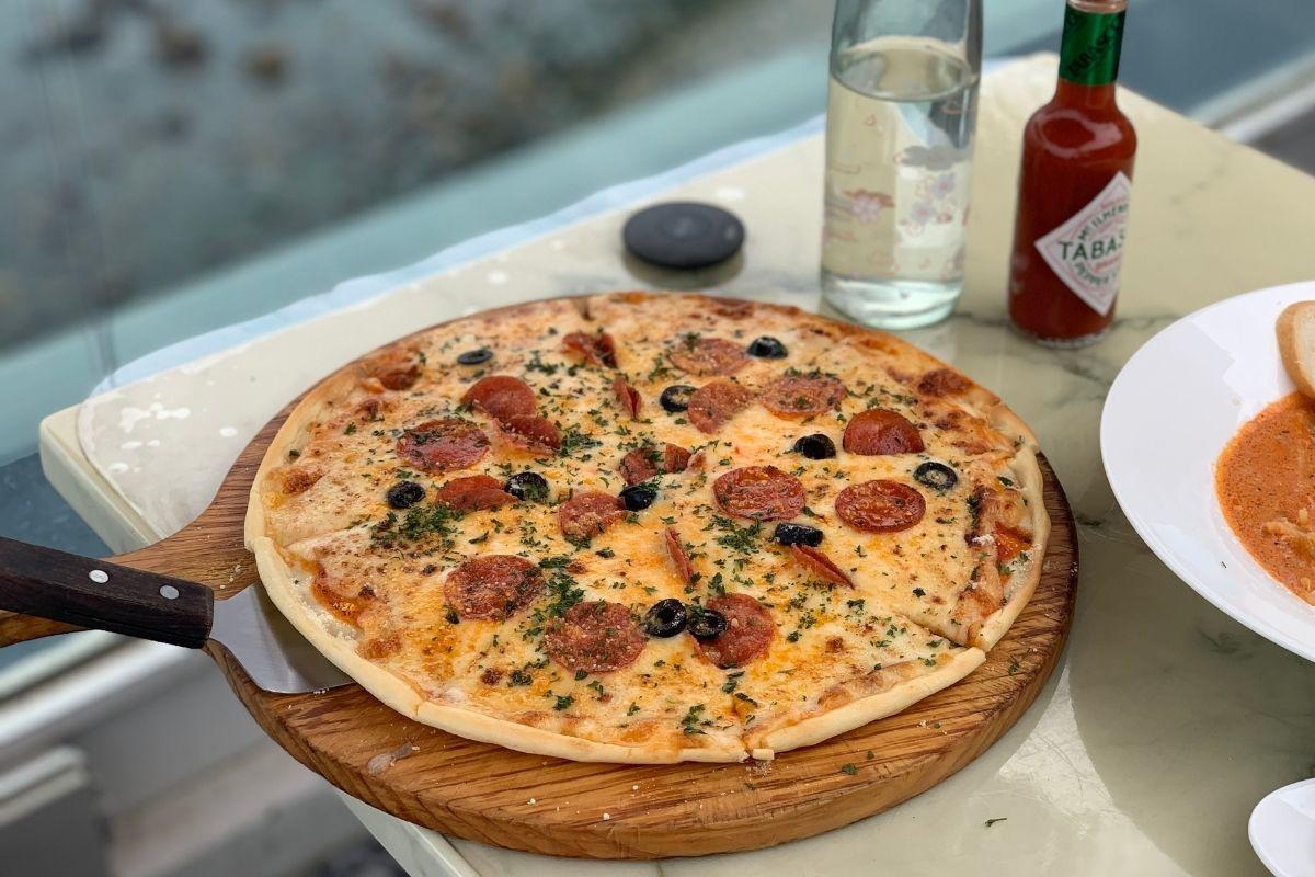 peperoni pizza ở Miposeawa (미포씨와), Busan 