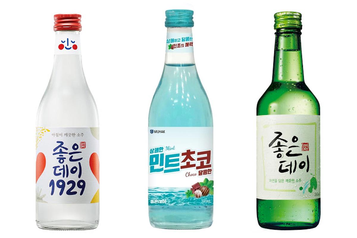 透明瓶身的Good Day 燒酒，含薄荷朱古力口味的嶄新風味燒酒，瓶身呈現清爽的淺藍色，靈感來自薄荷香氣，專為年輕人而設。