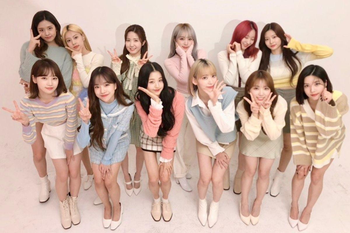 Nhóm thiếu nữ Hàn Quốc trong trang phục nhiều màu pastel