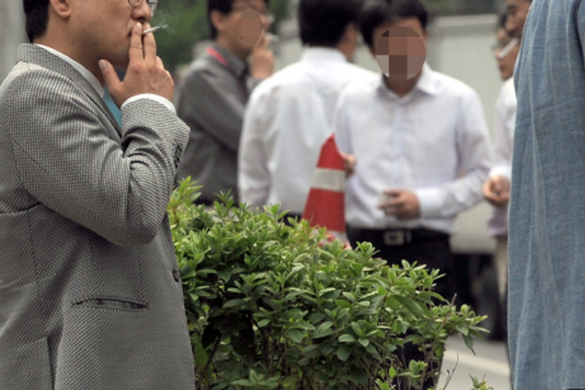 Korean men in suits Smoking In Non-smoking Areas