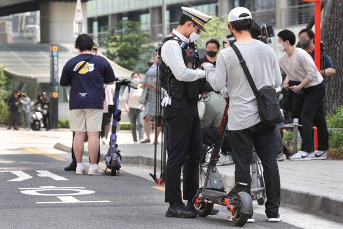 Police regulating electric scooters in Korea