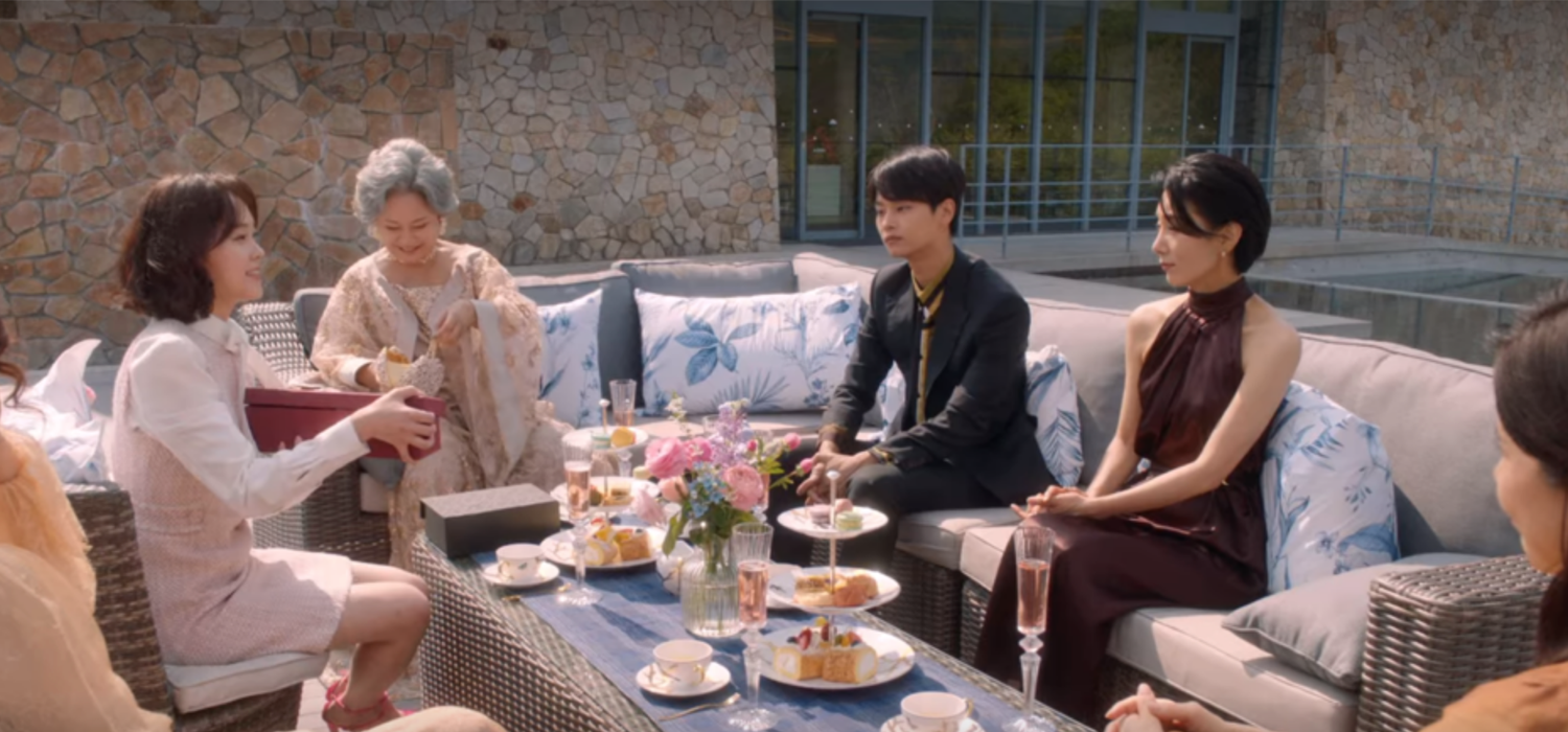 室外場景，《我的上流世界》劇中浮在水面上的美麗建築