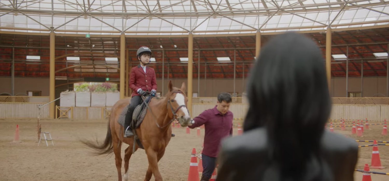 在韓劇《我的上流世界》中，位於安山的Beradel乘馬俱樂部內景