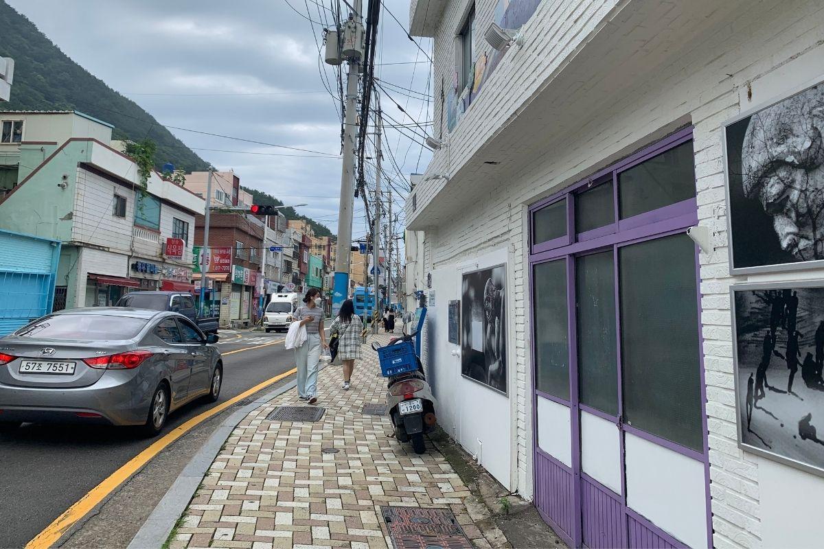 Road in Busan that goes to Huinnyeoul Culture Village