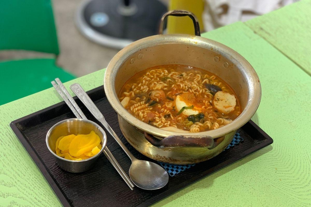 ramyun at Huinnyeoul Jeombbang