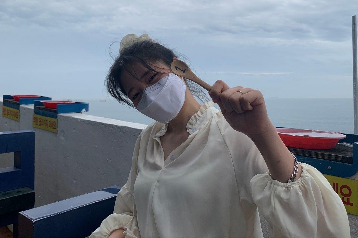 Huinnyeoul Jeombbang numbers come on wooden spoons