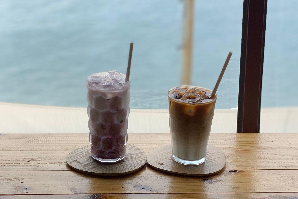 pretty drinks on table, coffee, dutch latte, clove milk tea, Sonmokseoga cafe, Huinnyeoul Culture Village, Busan, Korea