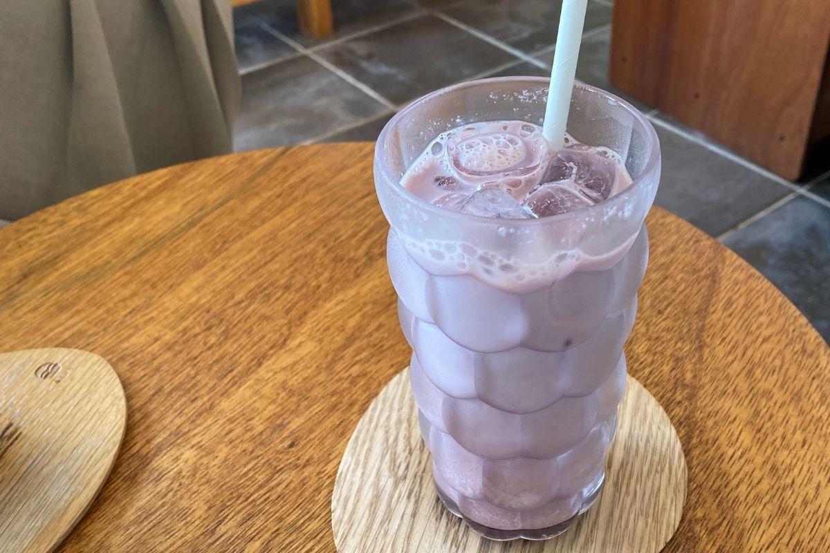 purple clove milk tea on table, pretty unique cup, Sonmokseoga cafe, Huinnyeoul Culture Village, Busan, Korea
