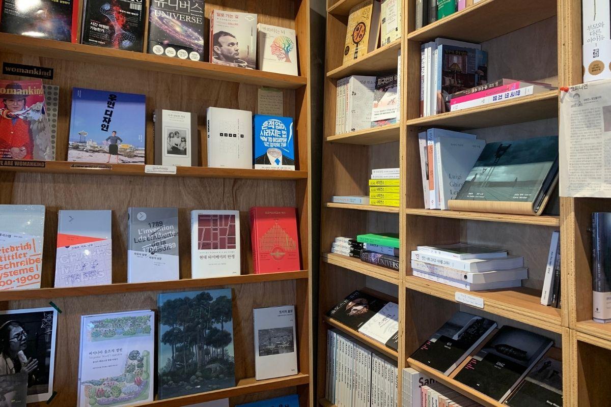 interior, bookshelves, books, Sonmokseoga cafe, Huinnyeoul Culture Village, Busan, Korea