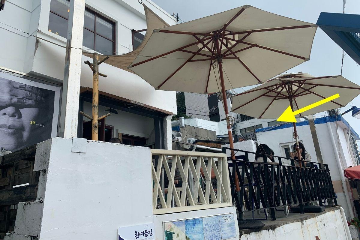 outside, walking to Sonmokseoga cafe, Huinnyeoul Culture Village, Busan, Korea