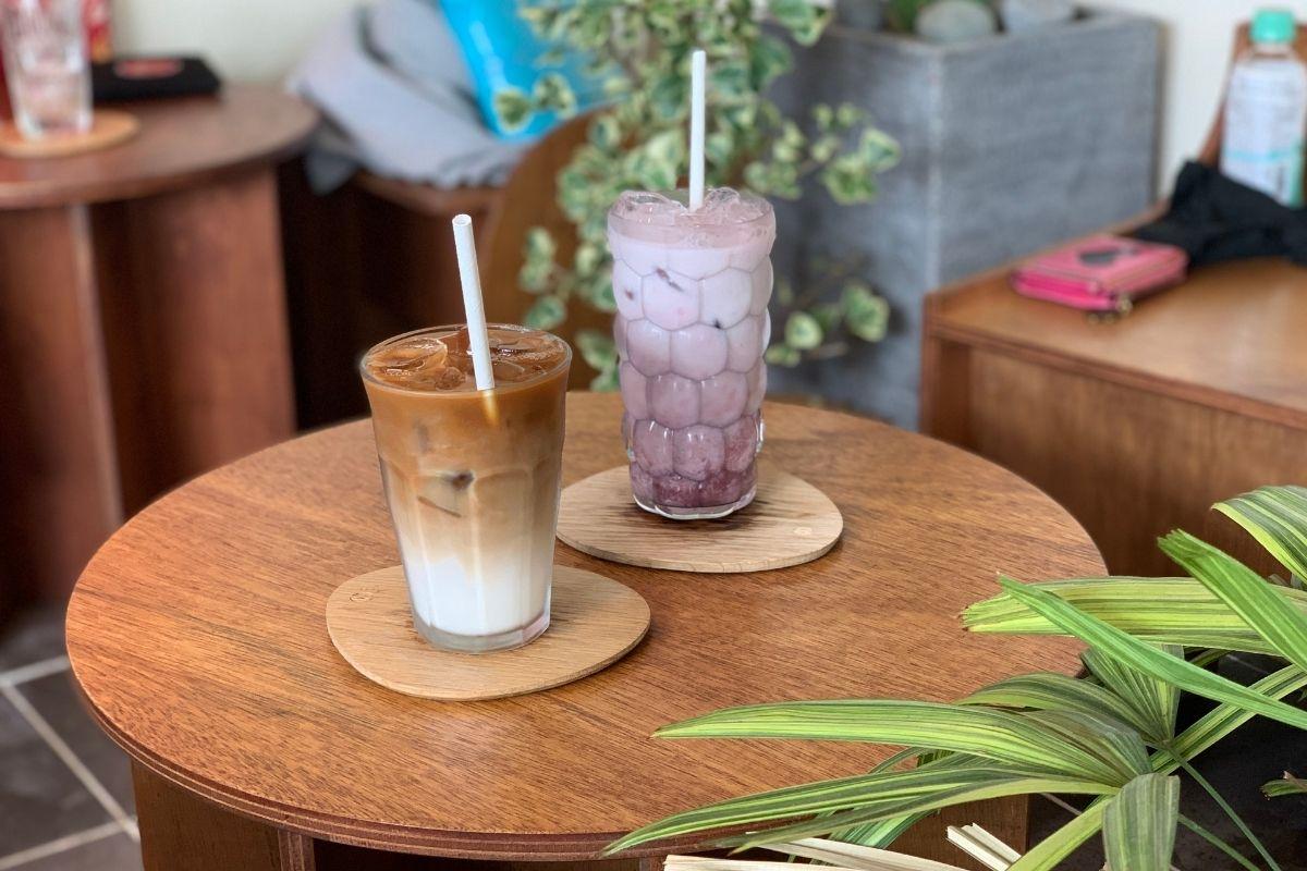 drinks on wooden table coasters, dutch latte, clove milk, Sonmokseoga cafe, Huinnyeoul Culture Village, Busan, Korea