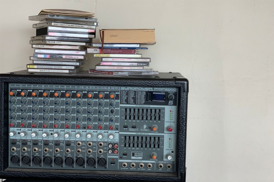 손목서가的荷蘭拿鐵咖啡，擁有獨特的風味，適合咖啡愛好者品嚐。