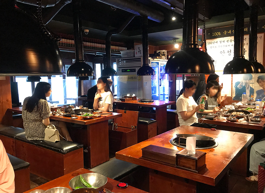 People eating and drinking in the restaurant