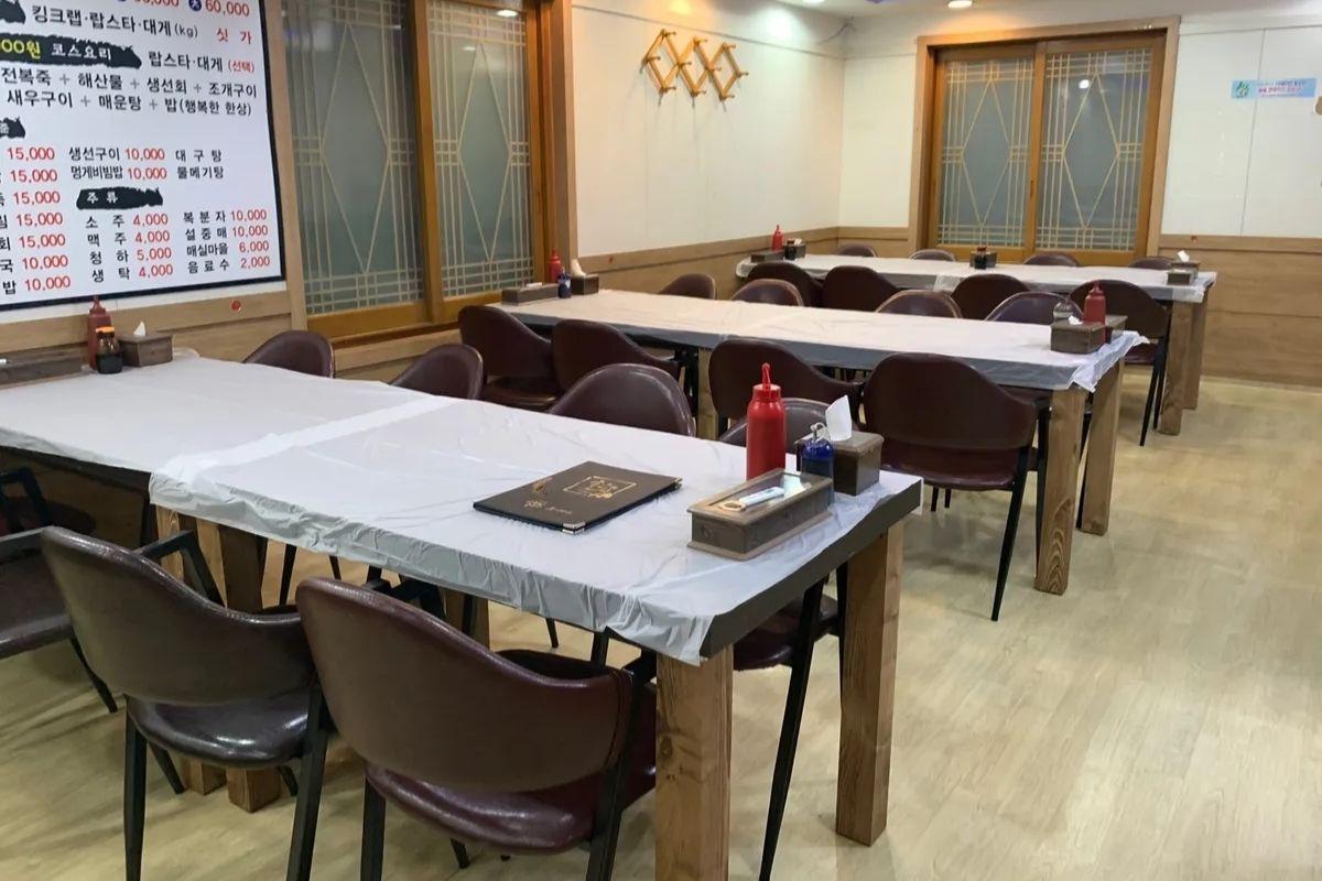 Interior of Daeseong Sashimi restaurant in Busan