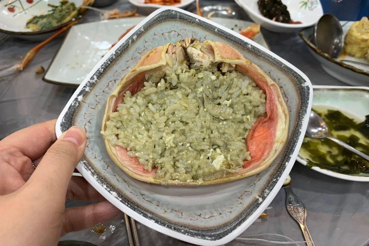 Snow crab on a plate at Daeseong Sashimi Busan