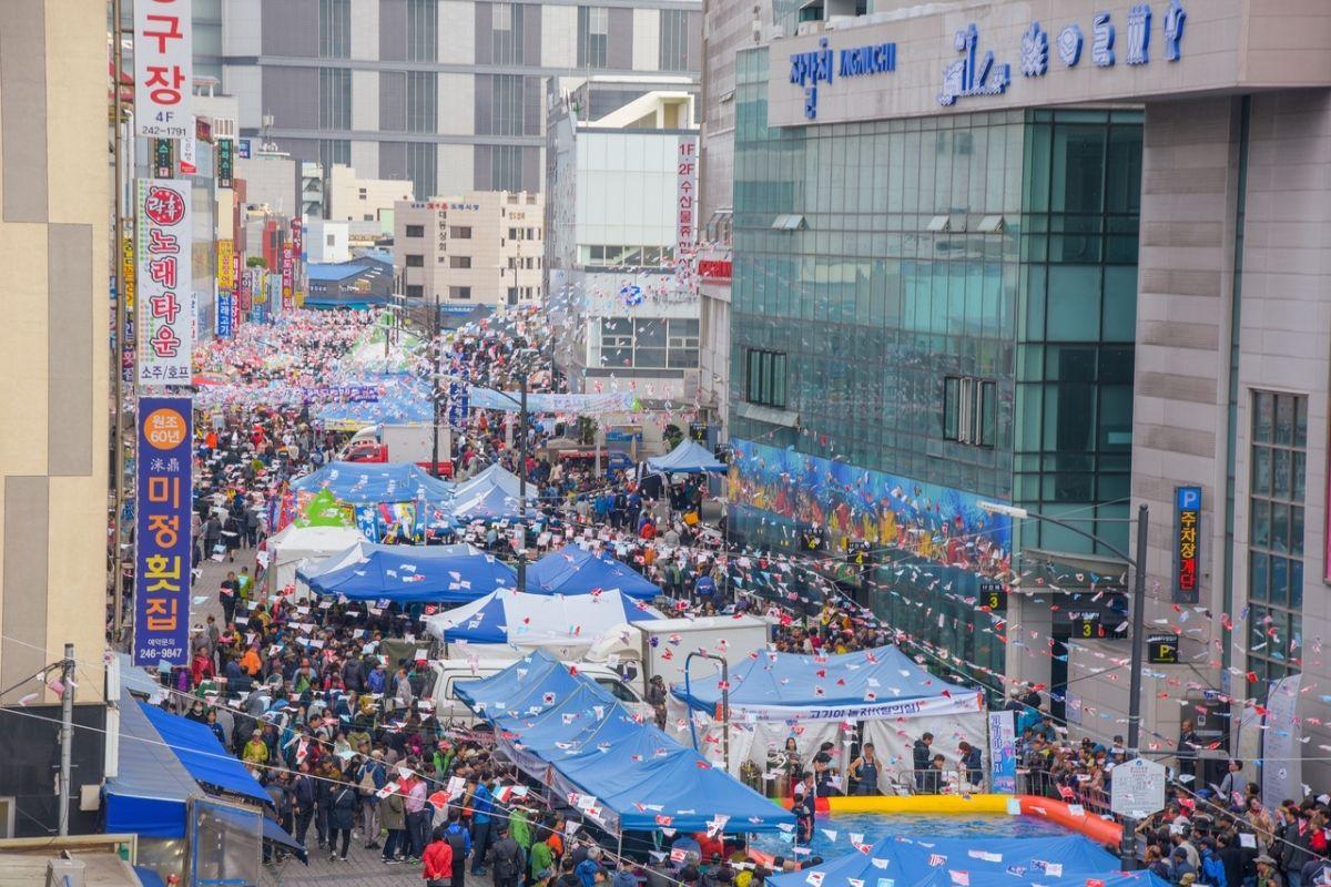 Jagalchi Market Busan people gathering around the streets