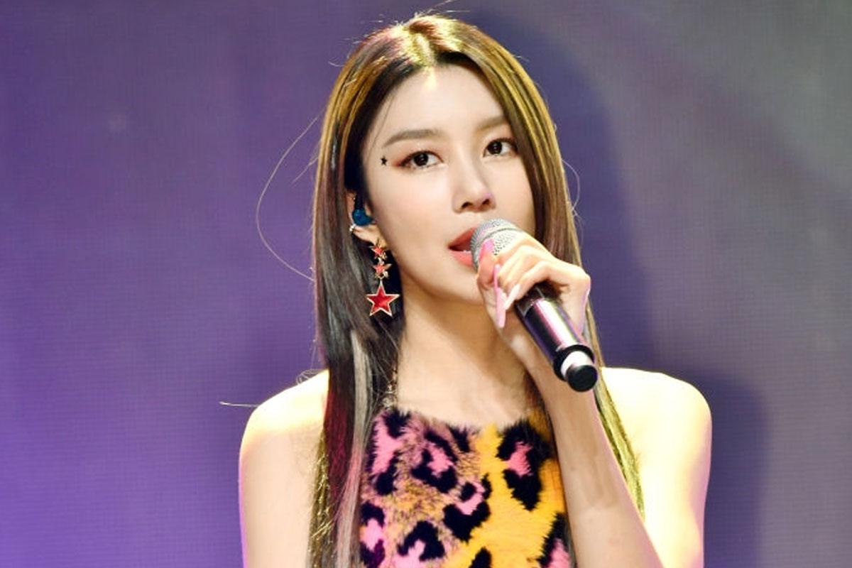 Top 10: MOMOLAND Hyebin