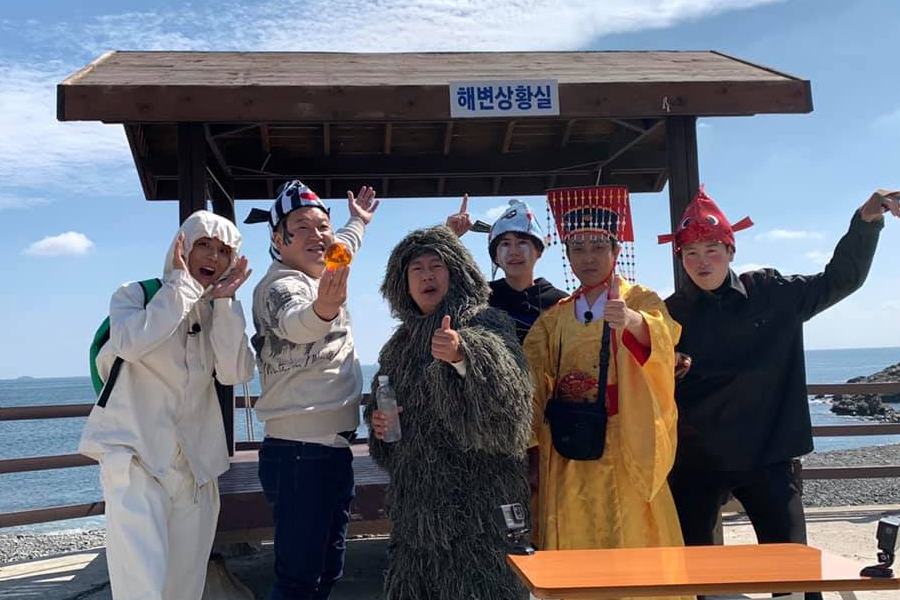 韓國民間傳說興夫傳的插圖，圖中人物穿著韓國的傳統服飾，代表該故事中的重要角色與典型韓國服飾文化展示。