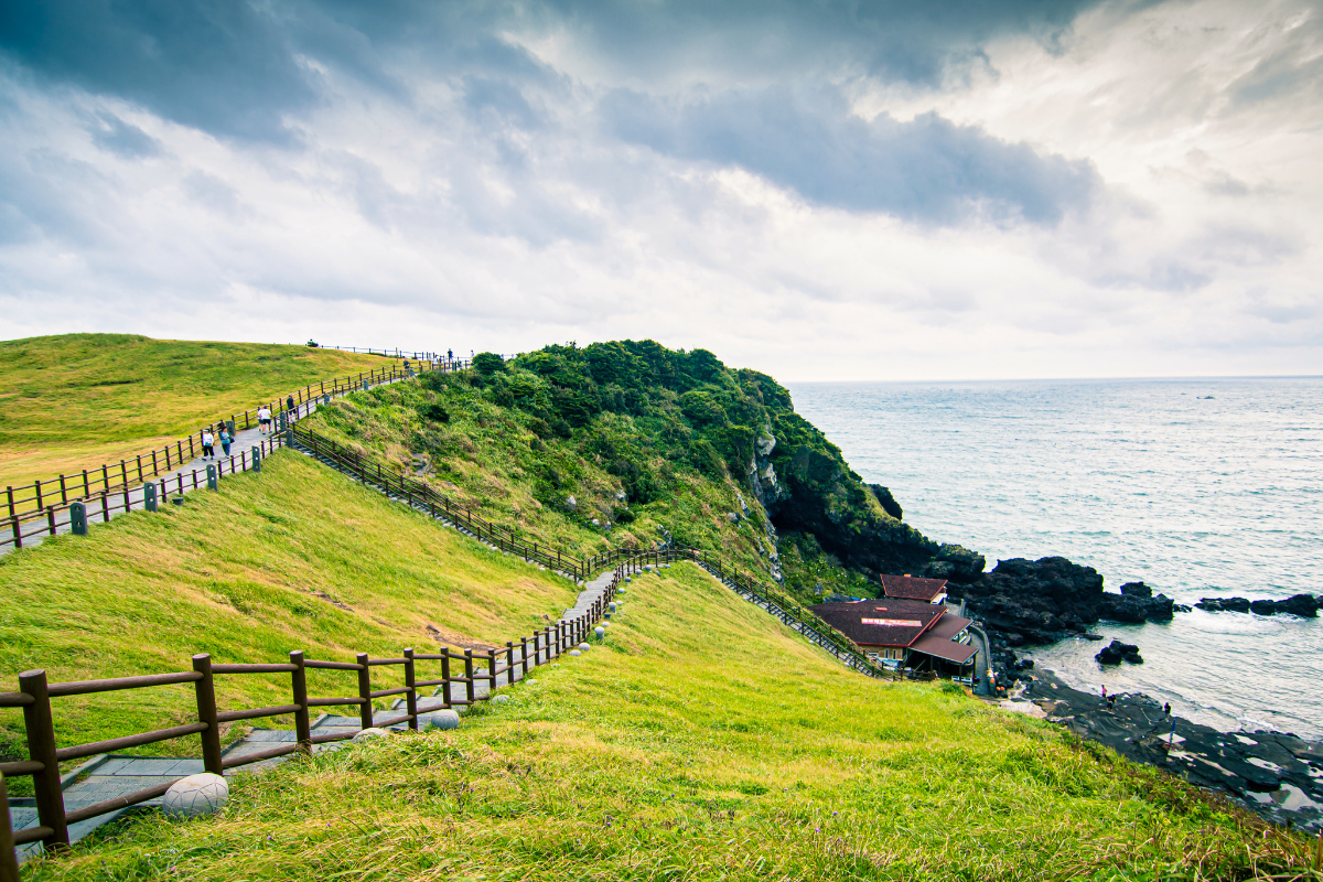 Đảo Jeju là một điểm du lịch hấp dẫn vào mùa hè mà người Hàn Quốc yêu thích