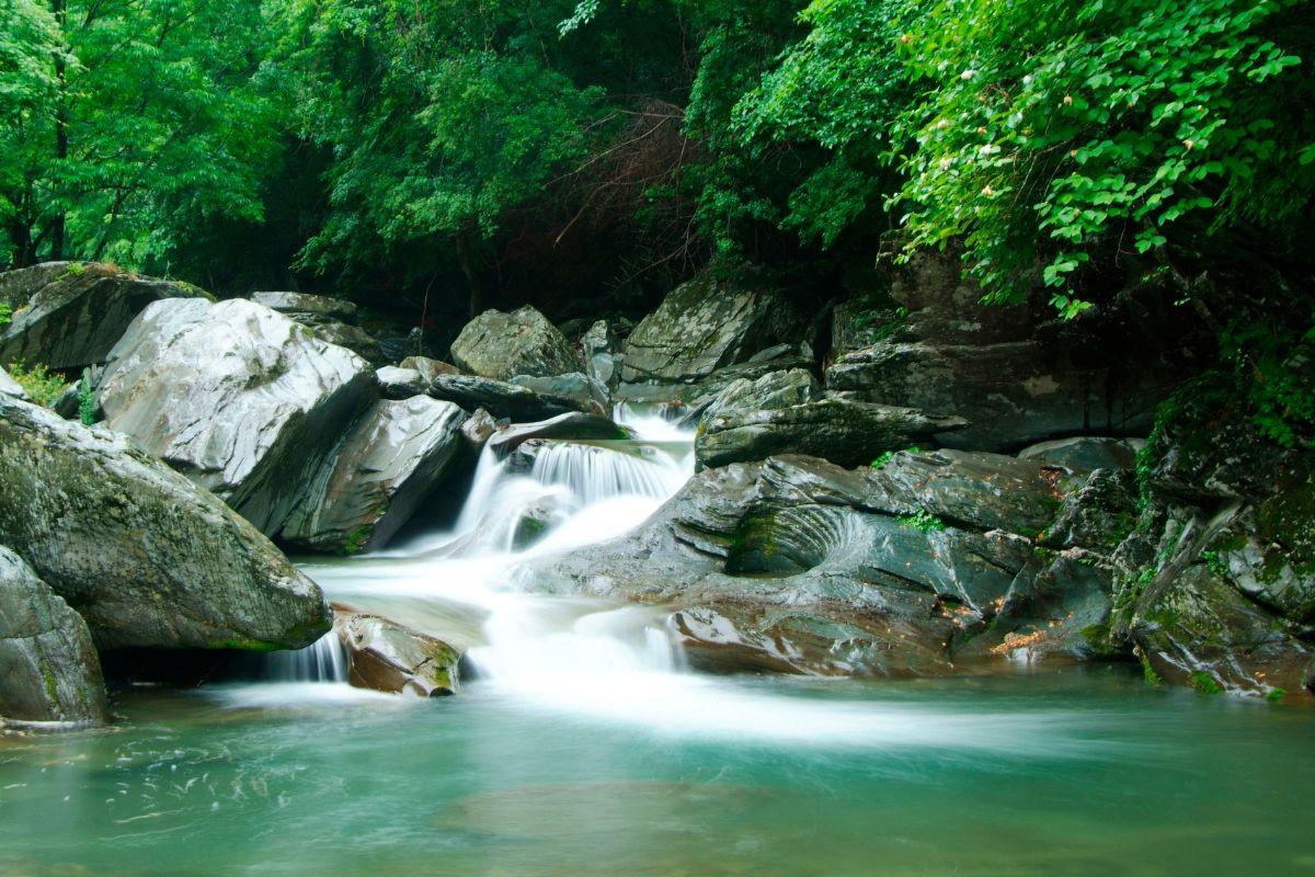 Suối Baekwoon (백운계곡) là một điểm du lịch hấp dẫn vào mùa hè mà người Hàn Quốc yêu thích