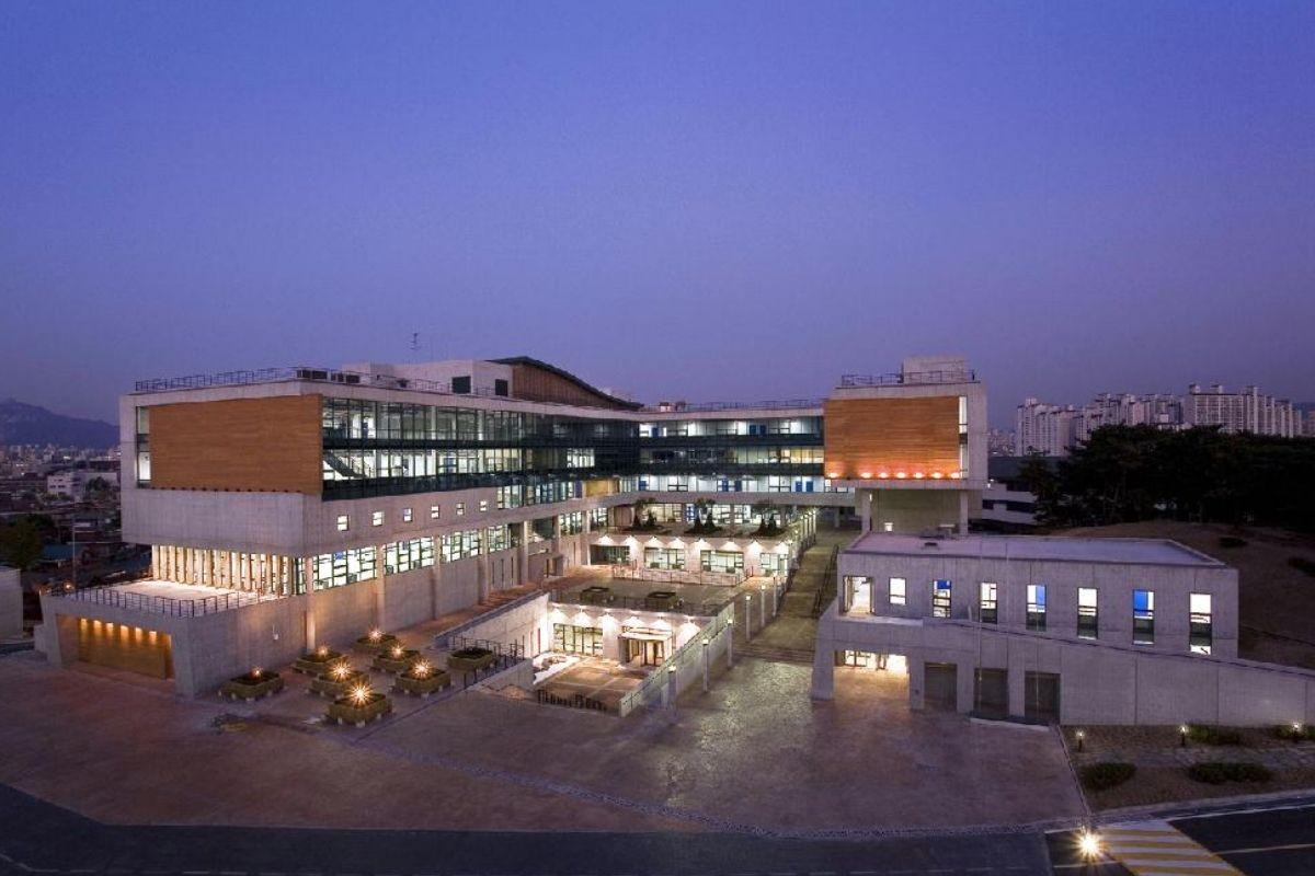 Học bổng chuyên ngành nghệ thuật dành cho sinh viên châu Á (AMA)