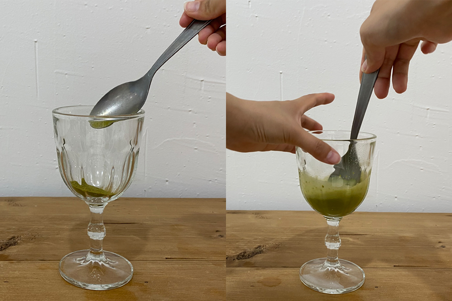 沖泡綠茶粉的過程，為韓國米酒和綠茶融合創造工藝藝術。