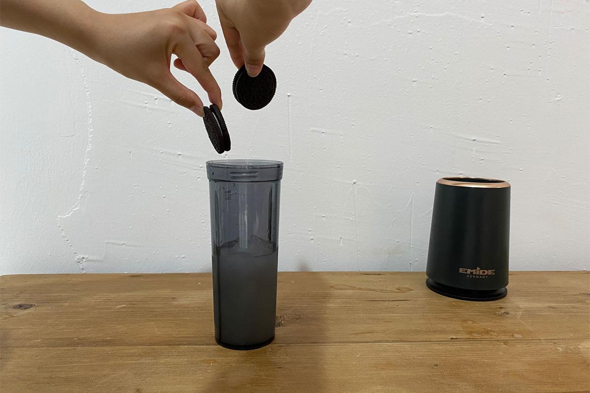Adding Oreos to blender