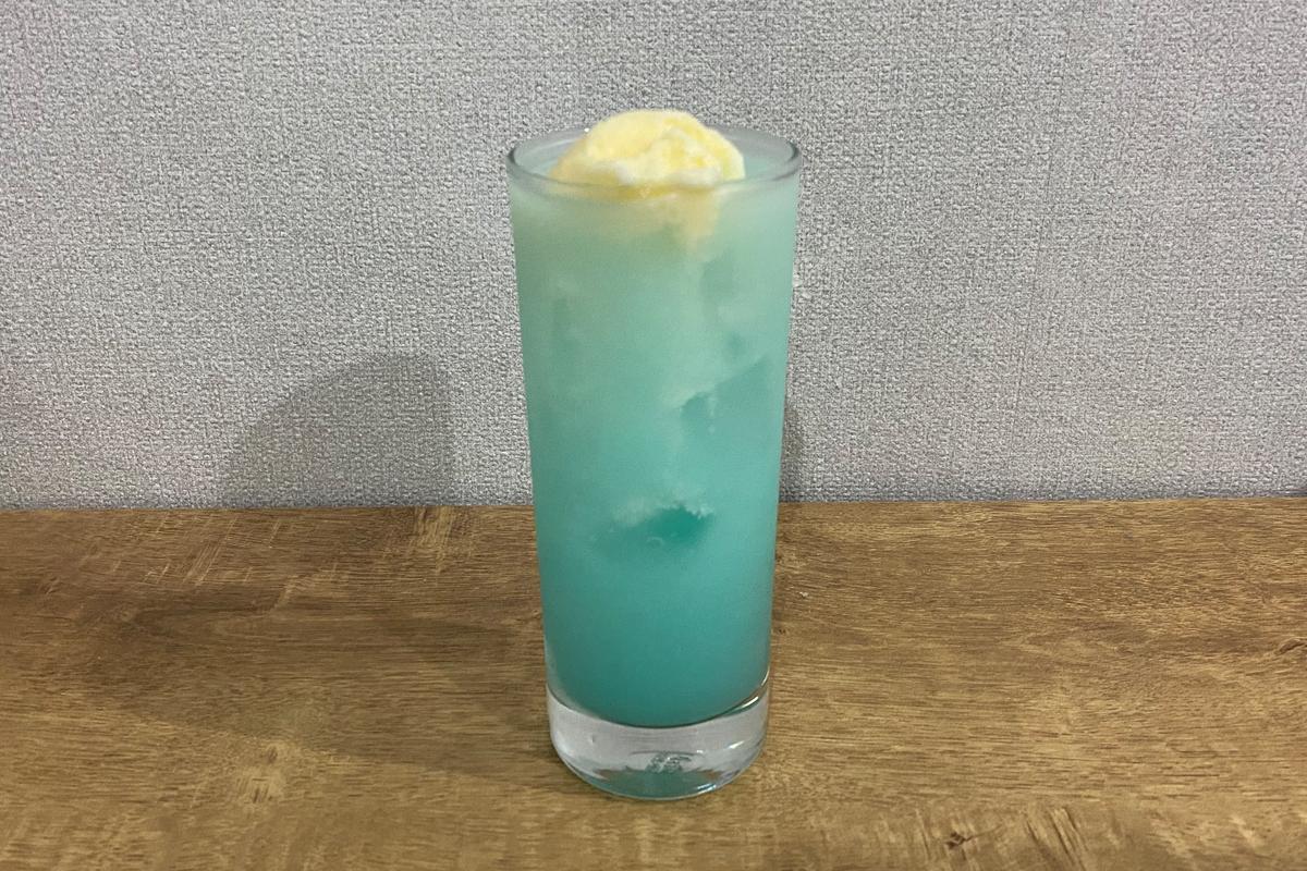 Blue lemonade makgeolli cocktail on table
