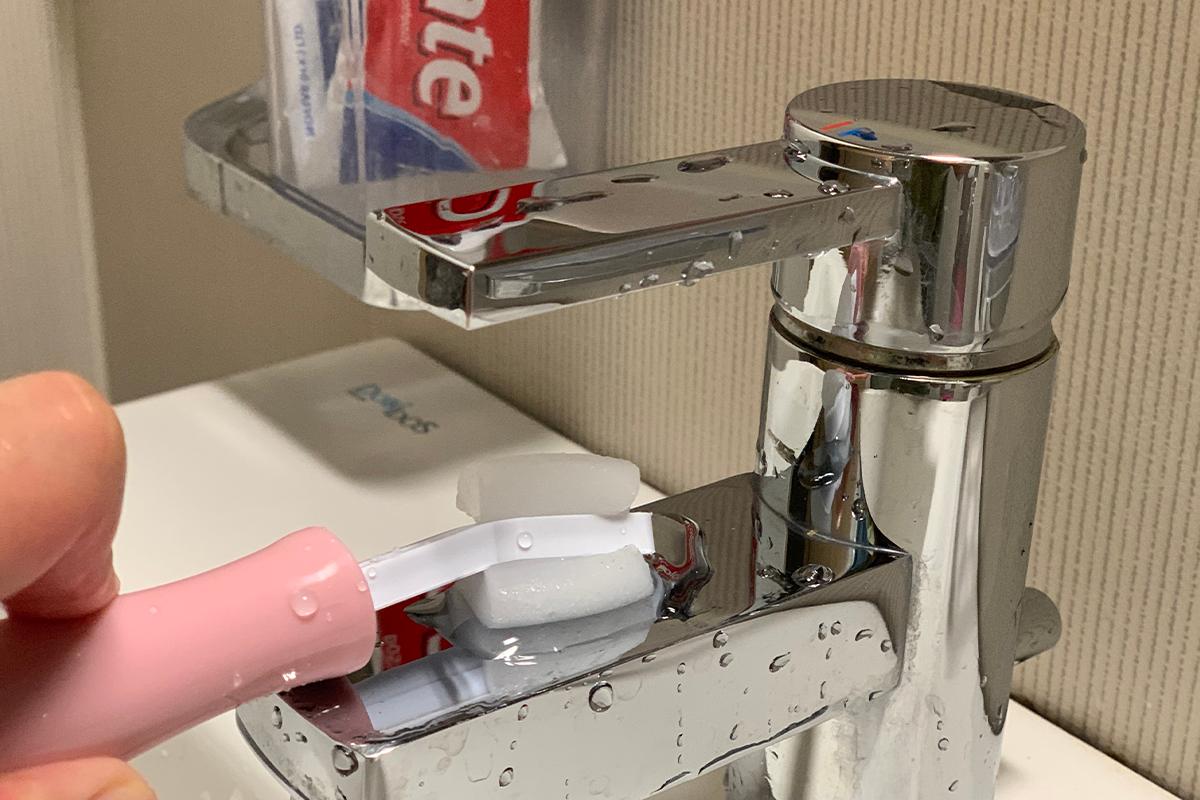 Bàn chải xốp ma thuật làm sạch mà không cần chất tẩy rửa(세제없이 청소하는 매직 스펀치솔)