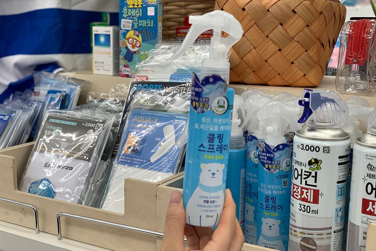 bình xịt làm mát (쿨링스프레이) - một trong 10 sản phẩm mới và bán chạy nhất trong tháng 7 ở Daiso Hàn Quốc