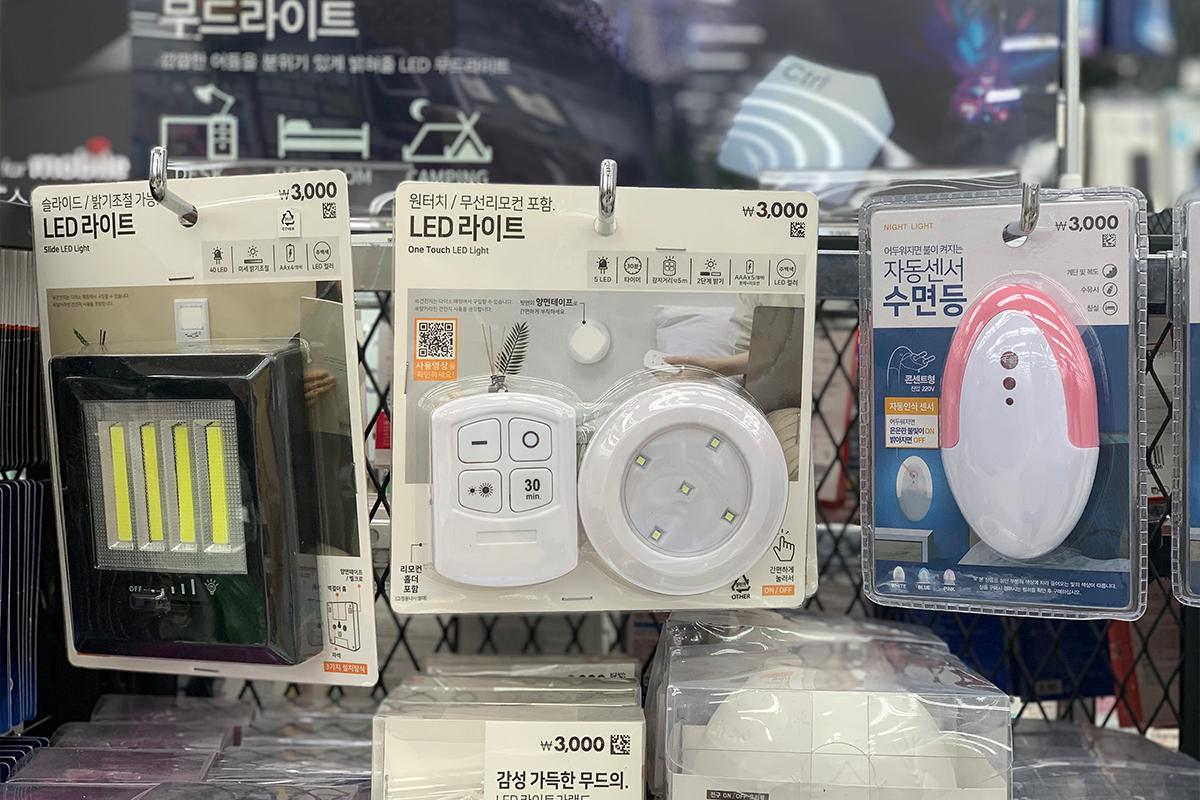 đèn LED (LED 라이트) - một trong 10 sản phẩm mới và bán chạy nhất trong tháng 7 ở Daiso Hàn Quốc