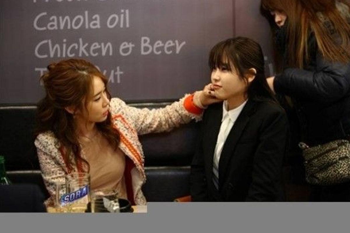 การจัดเตรียมผมในร้านอาหารเพื่อถ่ายภาพ