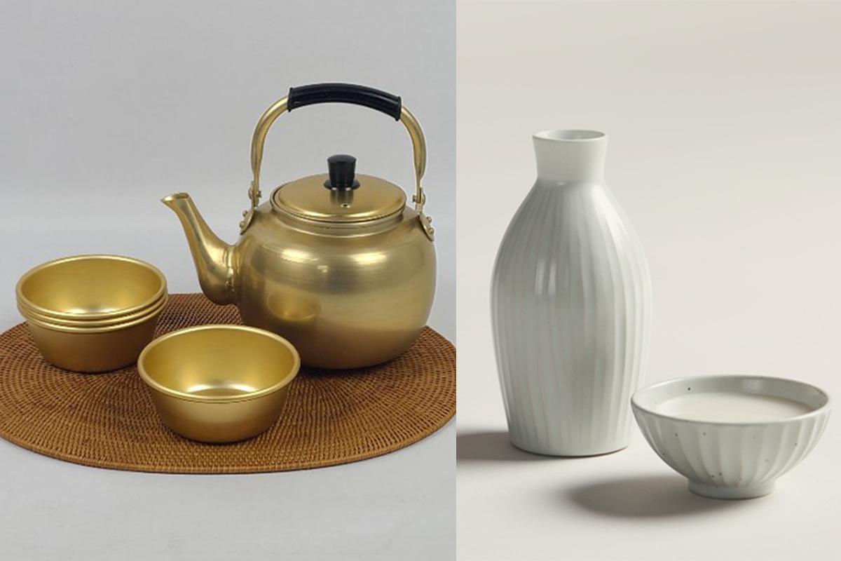 左边是两个金色的铝碗和一个茶壶，右边是一个装有米酒的陶瓷碗和酒瓶。