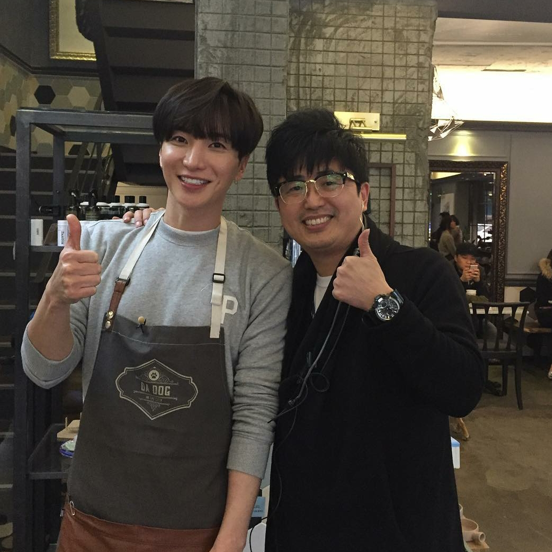 Two men at Da Dog in the City in Seoul