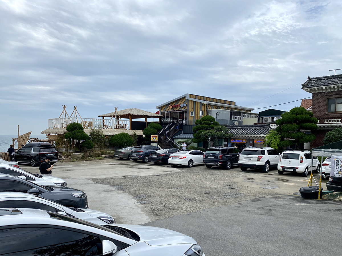 bãi đỗ xe ở Haeundae Haemul Kalguksu: nhà hàng mỳ nổi tiếng bên bờ biển ở Gijang, Busan