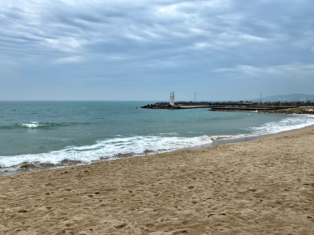 The beach in front of Haeundae Haemul Kalguksu in Gijang, Busan