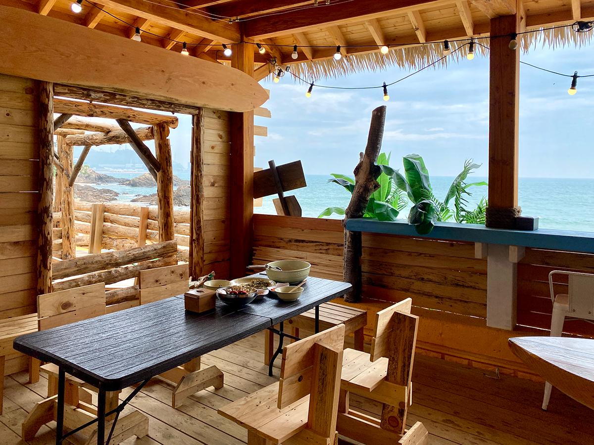 A leisurely atmosphere of wooden chairs at Haeundae Haemul Kalguksu in Gijang, Busan