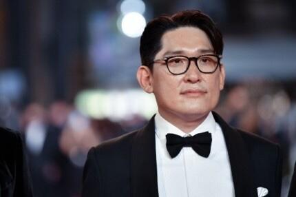 カンヌ国際映画祭のレッドカーペットを歩くハン・ジェリム監督