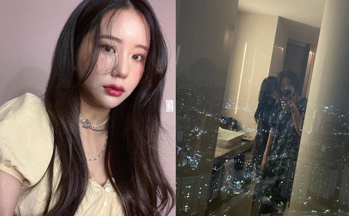 ガールズグループWASSUPの元メンバー、ジエのインスタグラムに投稿された写真。彼女はバイセクシャルであることを告白し、性的少数者としての立場を表明した。室内で黄色いトップを着用している。