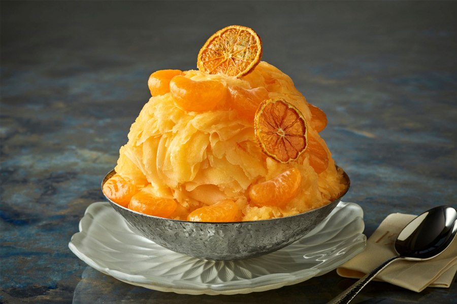 以济州柑橘著名的柑橘刨冰，鲜浓甜美且限量贩售，彰显顶级珍稀的极致魅力。