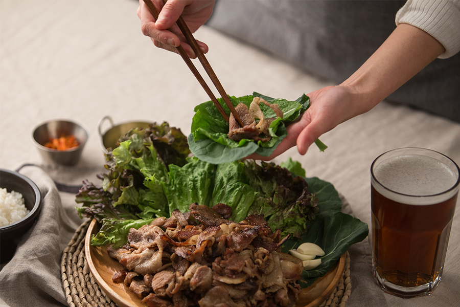 Dweji bulbaek - grilled pork and lettuce
