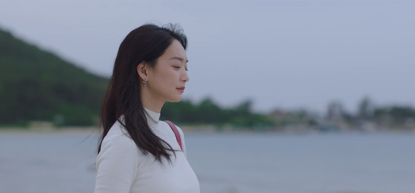 Hye-jin at Wolpo Beach in Hometown Cha-Cha-Cha