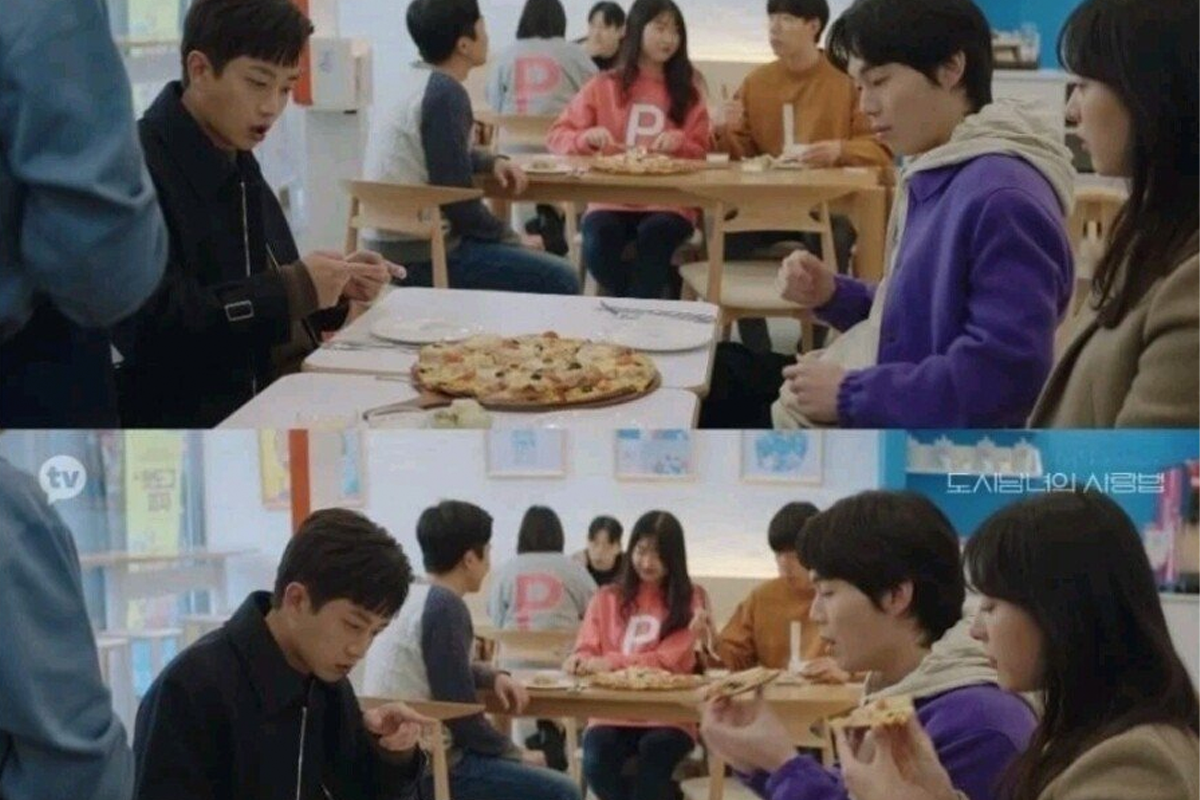 一羣人在餐廳裡吃Pizza，背景中有兩位穿著印有PPL字樣服裝的人。