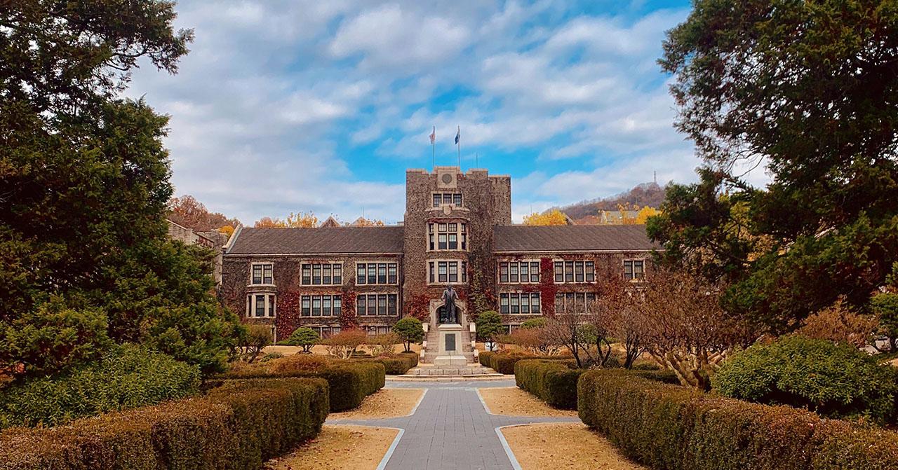 Top 7 Autumn Korean University Campus Spots -thumbnail