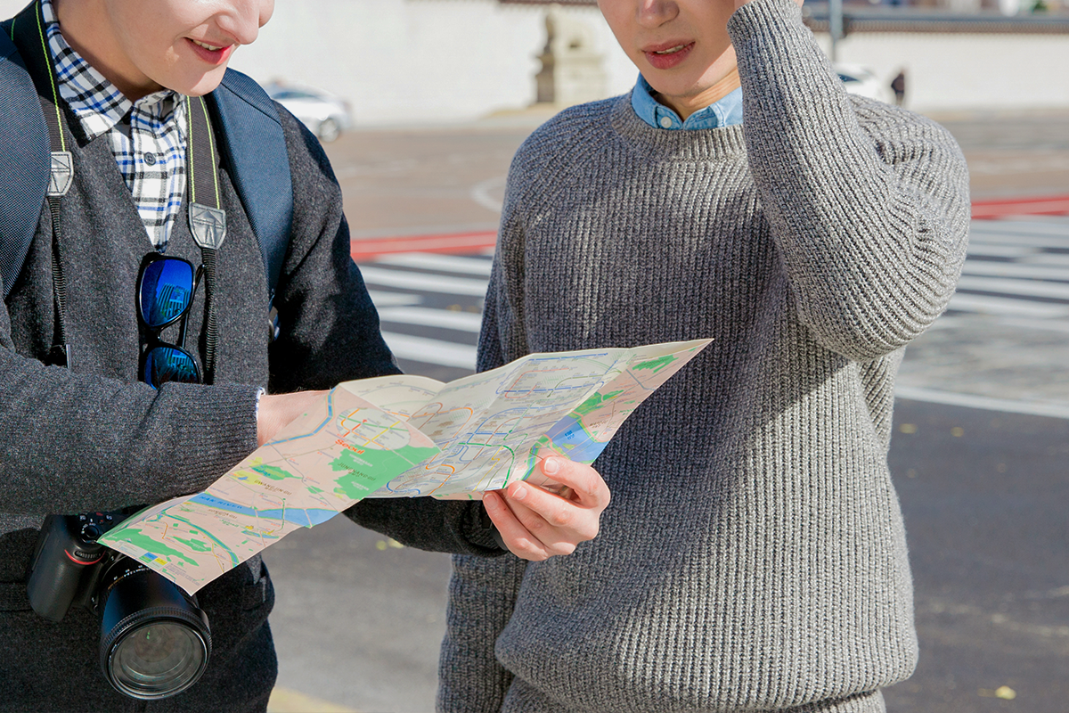 hỏi đường là một cách tiếp cận của những người truyền đạo giả trên đường phố Hàn Quốc