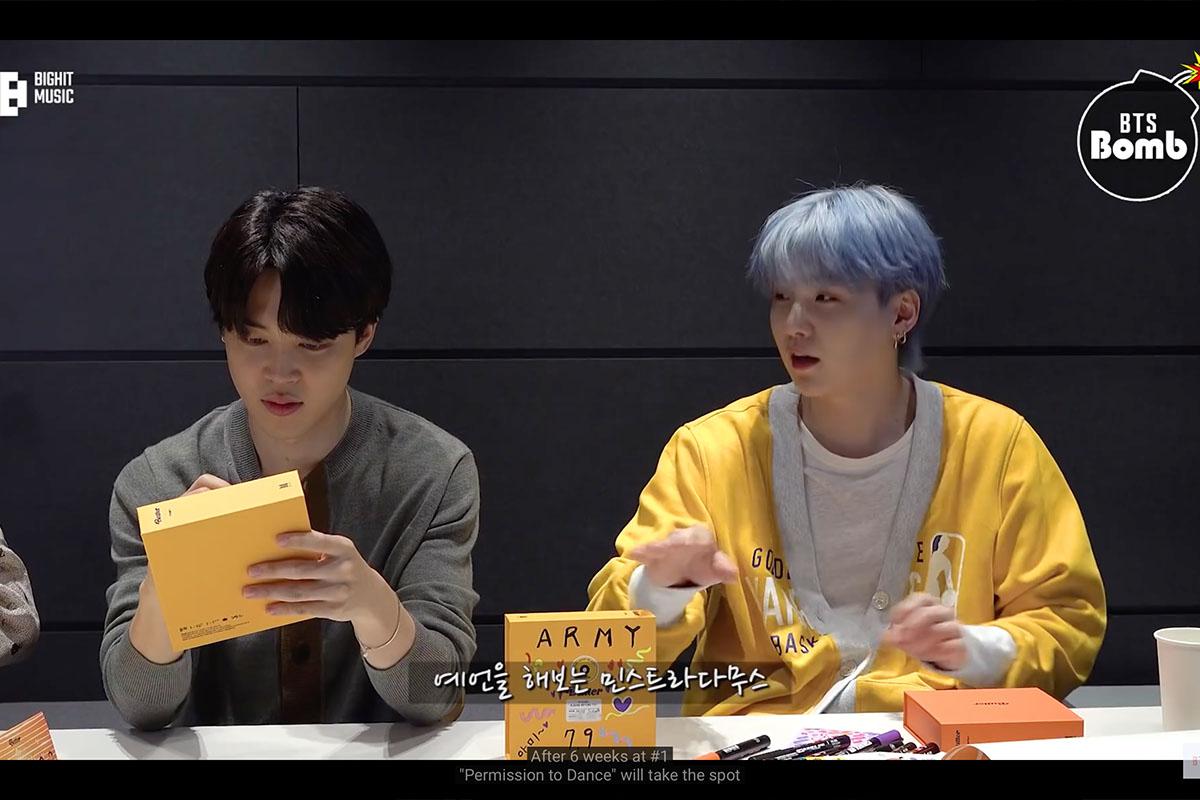 ภาพ BTS นั่งจัดเซ็ตอัลบั้ม Butter ที่สมาชิกกล่าวทำนายอนาคตของเพลง Permission to Dance