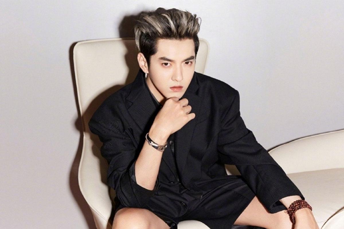 คนสวมชุดสูทสีดำ ถอดออกจากการเป็นแบรนด์แอมบาสเดอร์หลังจากมีข่าวอื้อฉาว